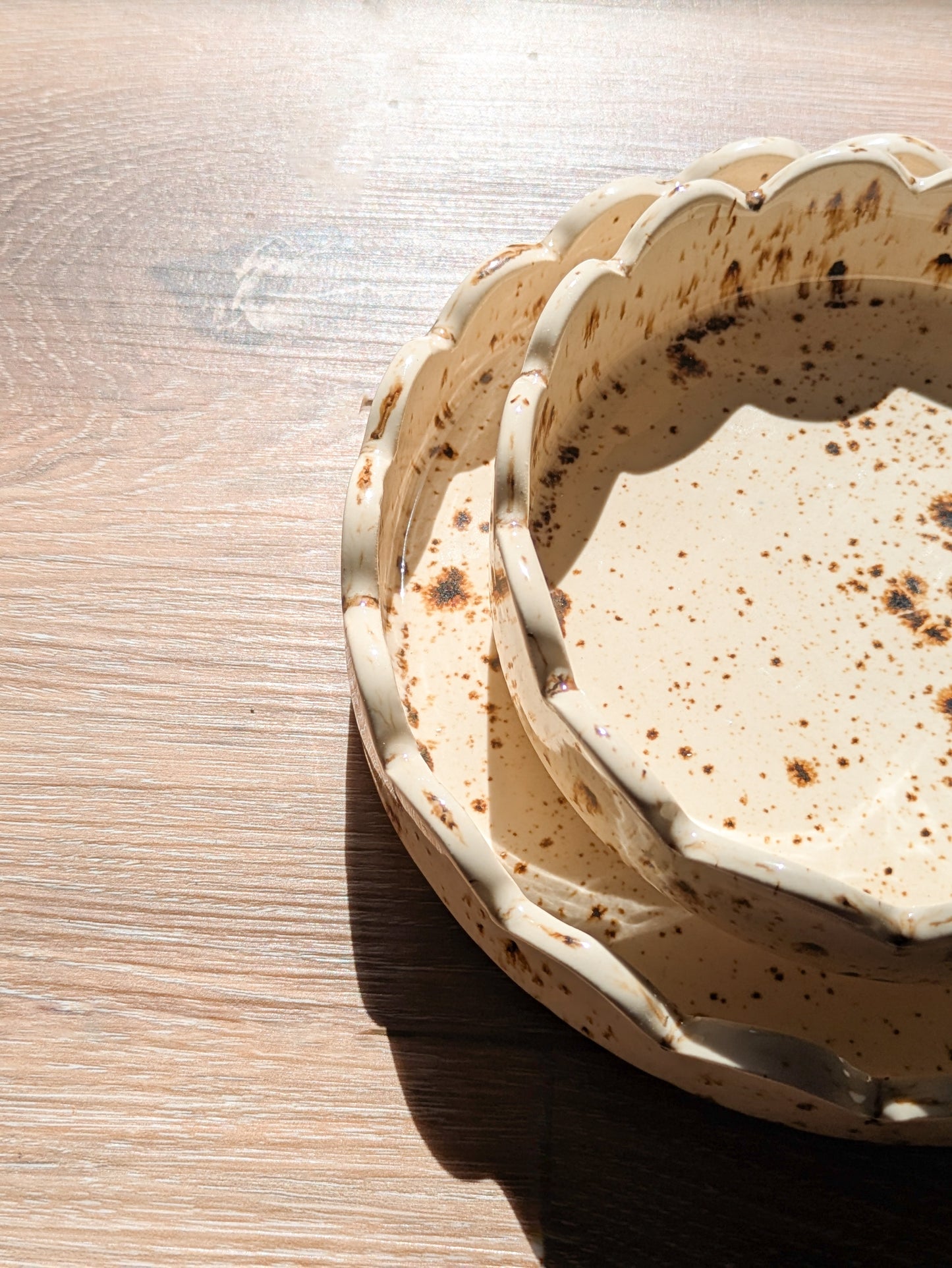 Scallop Plate - Ivory Speckles