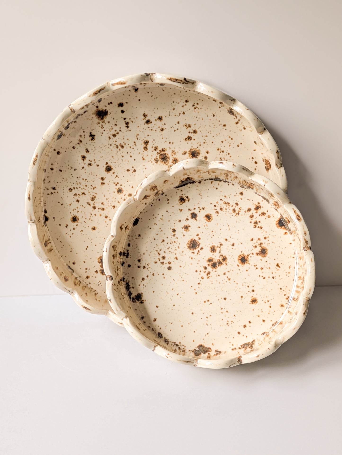 Scallop Plate - Ivory Speckles