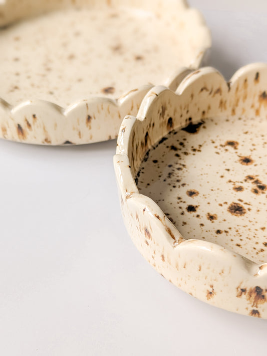 Scallop Plate - Ivory Speckles