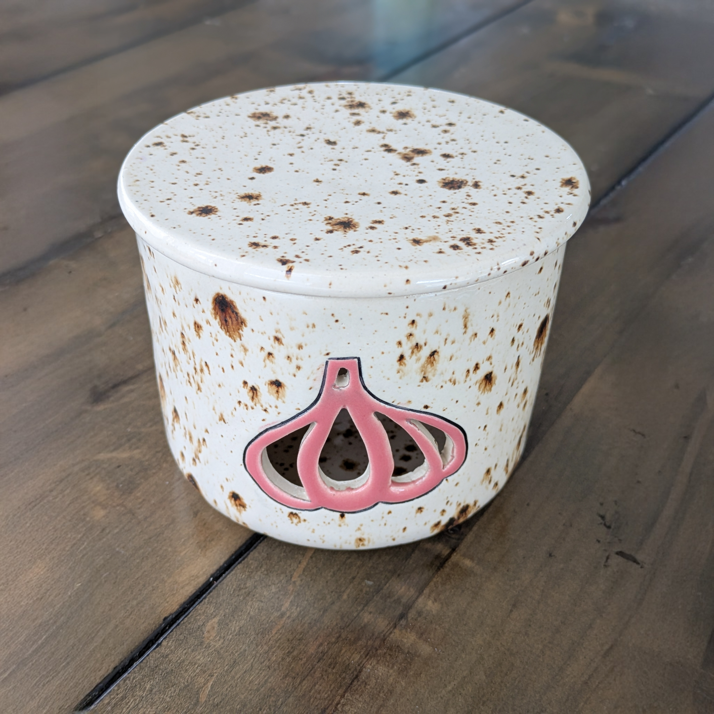 2-in-1 Garlic Keeper + Grater  - White Speckles