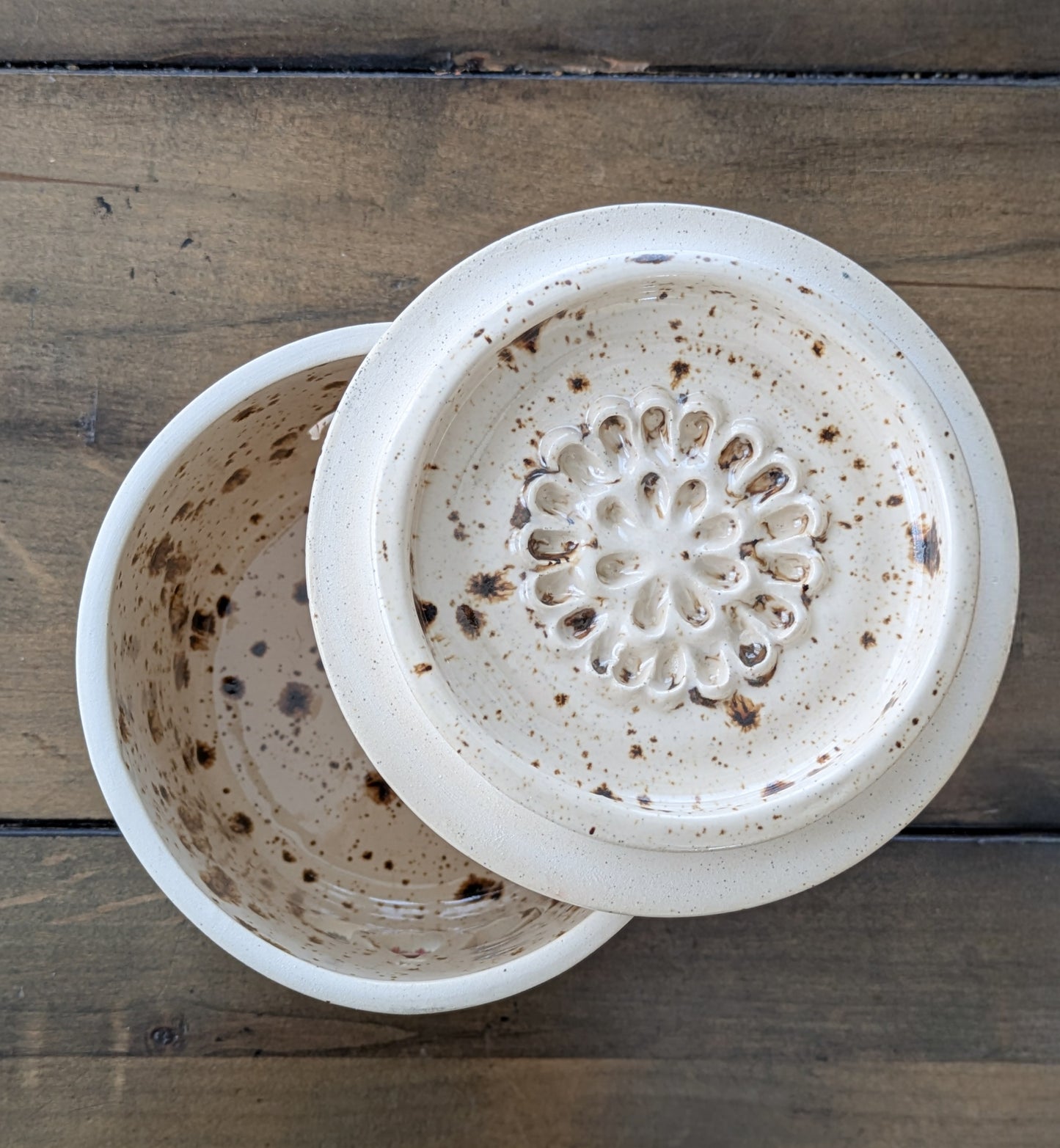 2-in-1 Garlic Keeper + Grater  - White Speckles